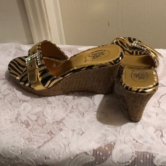 SHOES WEDGE SLIDES,GOLD&BLACK,W/BLING BUCKLE VEGAS - Picture 3 of 5